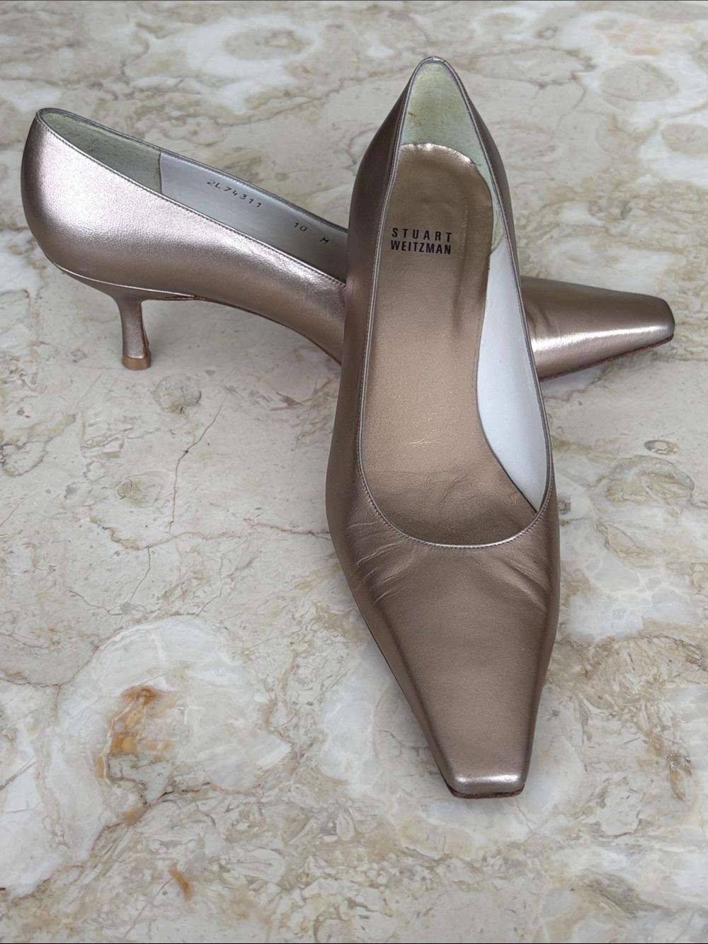 Stuart Weitzman Metallic Leather Kitten Heels – Size 10M